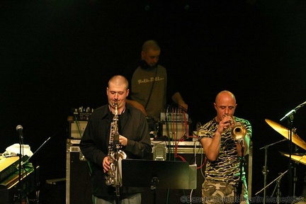 Lukasz Poprawski (saxophone), Sorbee (turntables, desktop, live electronics), Antoni Gralak (trumpet)
